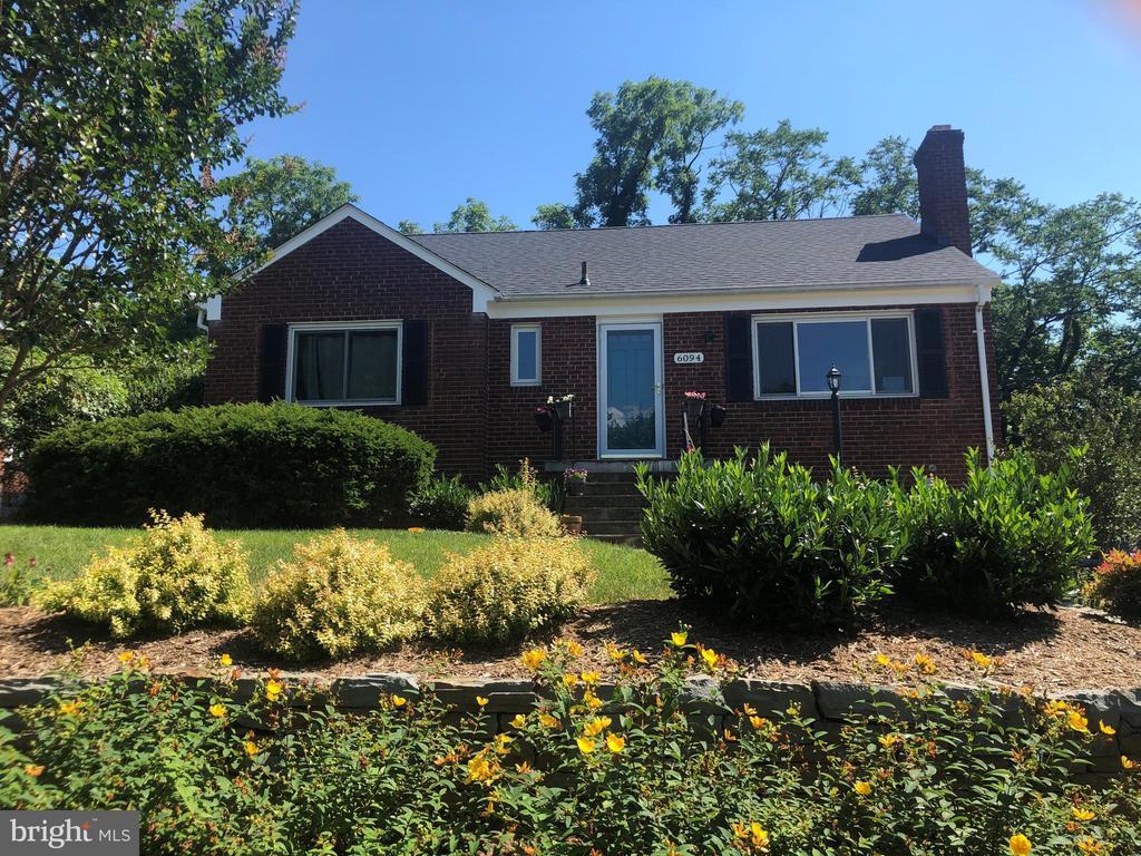 Foto principal - 6094 9th St N