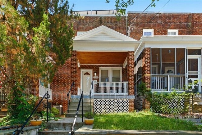 Building Photo - 2230 Observatory Pl NW