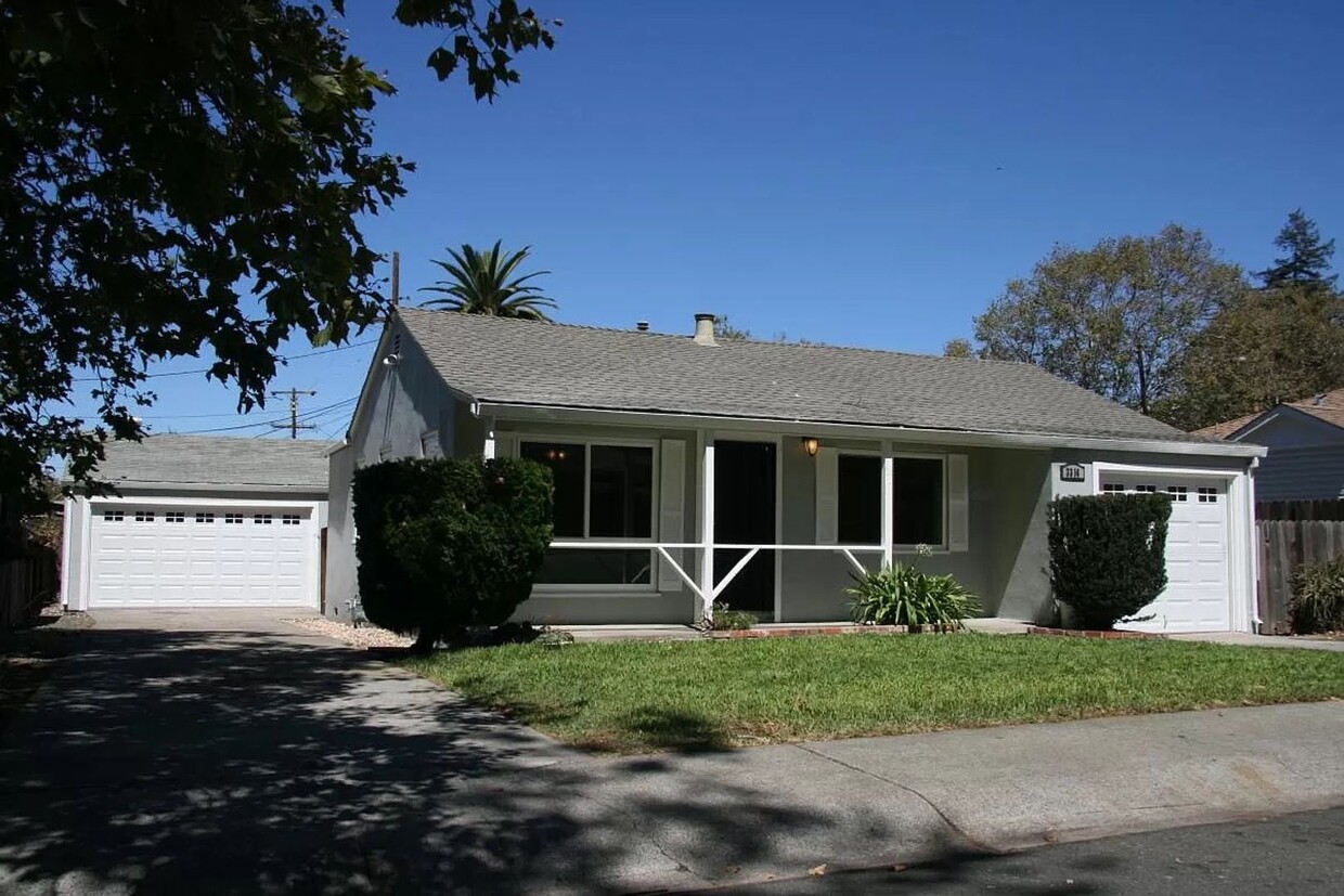 Primary Photo - Spacious 3 Bedroom, 1 Bath Home with 4-Car...