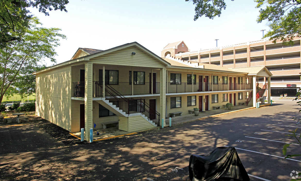 Building Photo - Stadium View Apartments