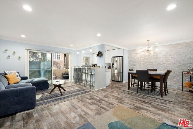 Foto del edificio - 1734 N Fuller Ave