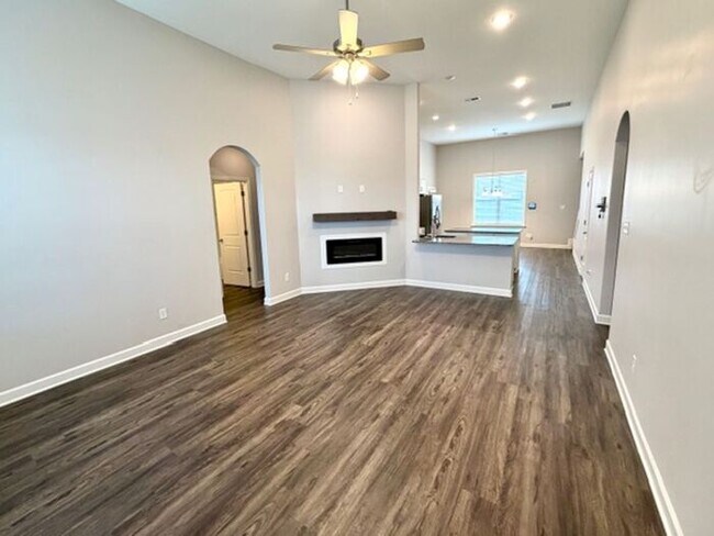 Foto del edificio - 5 BR 3 full bath home now Available in Walls MS