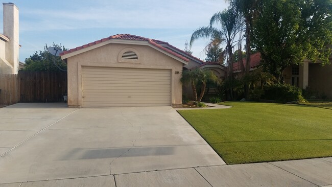 Foto del edificio - SW Bakersfield Home for Lease