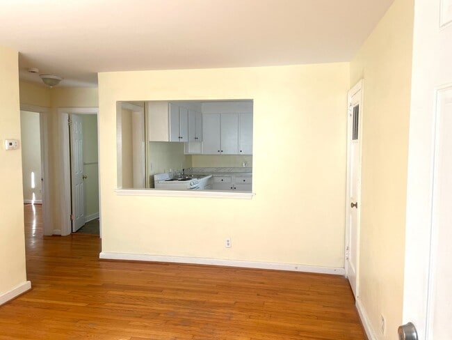 Photo - Sunny and Charming Beach Apartment For Rent!