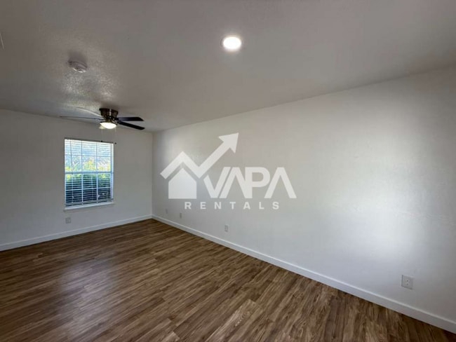 Foto del edificio - 5526 Green Grove Dr