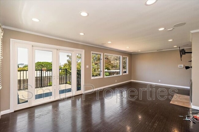 Building Photo - 663 Calle Miramar