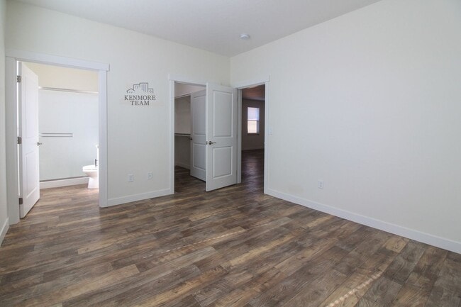 Building Photo - 3 Bedroom, 2.5 Bath Townhome in Kennewick