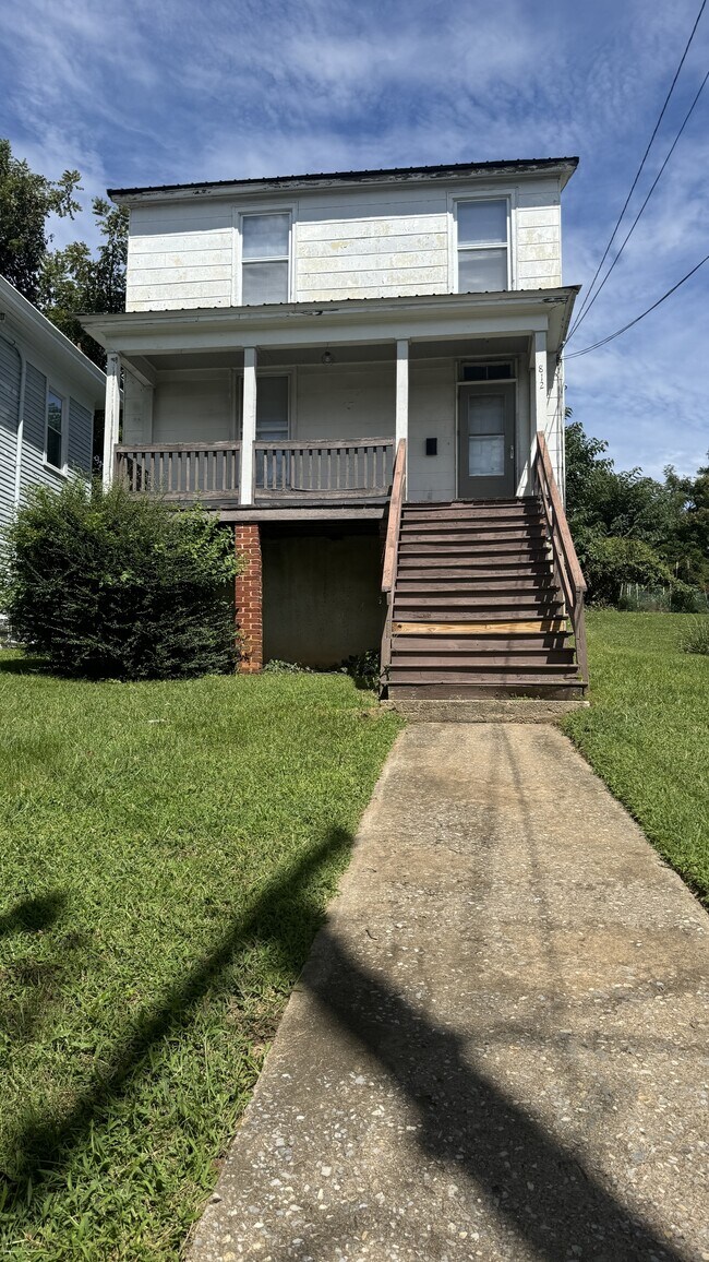 Building Photo - 812 Rivermont Ave