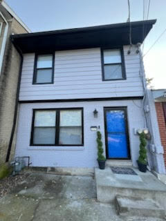 Building Photo - Beautiful Renovated Townhouse-Fully Furnis...