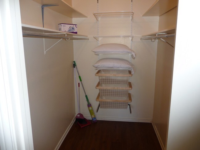 Large Walk-in Closets - 5808 Sandhurst Ln
