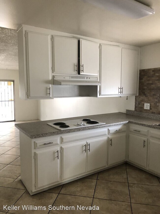 Building Photo - 5 br, 2 bath House - 2828 Kings Way