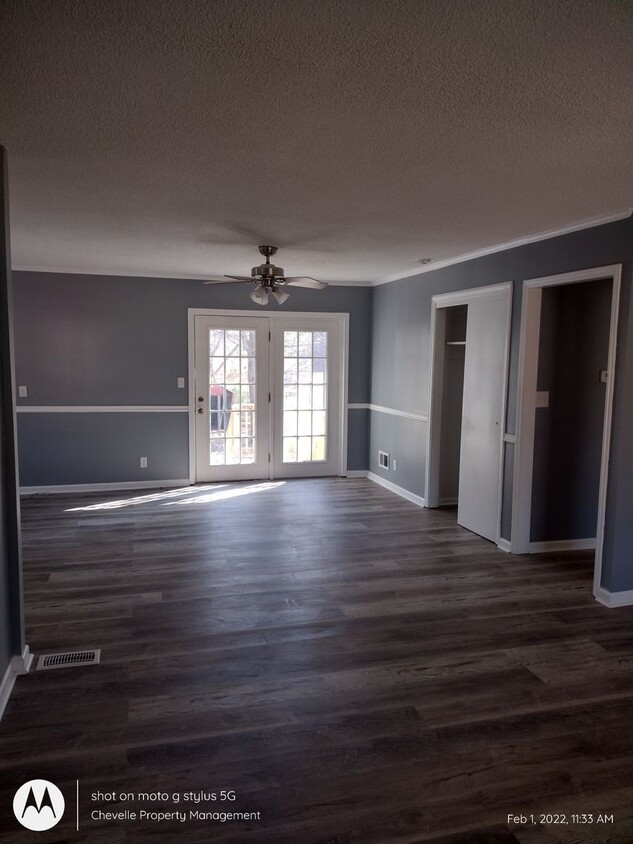 Primary Photo - Large Yard, Gorgeous 4 bedroom 2 bath