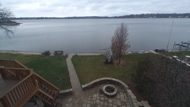 Foto del edificio - 25446 W Columbia Bay Dr