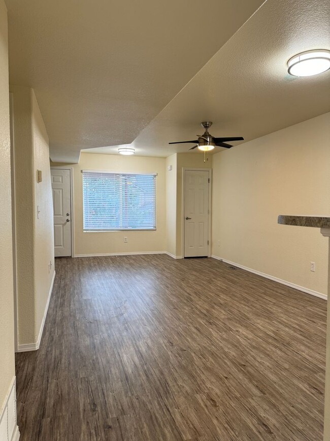 Building Photo - District 20 North End Townhome