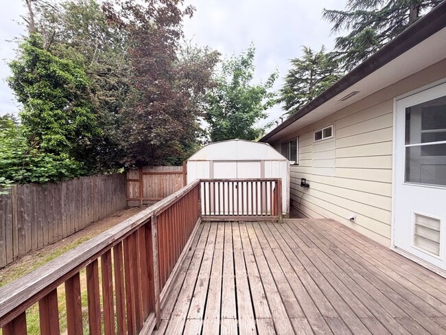 Building Photo - Tastefully Updated 2BR/1BA Home - Deck, Fenced Yard, Parking, Laundry, and more!