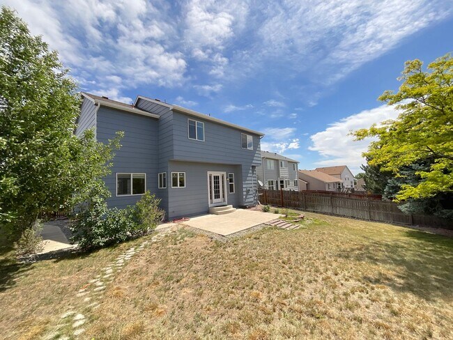 Foto del edificio - 4 Bedroom Home Available Near Peterson Rd & Constitution Ave!