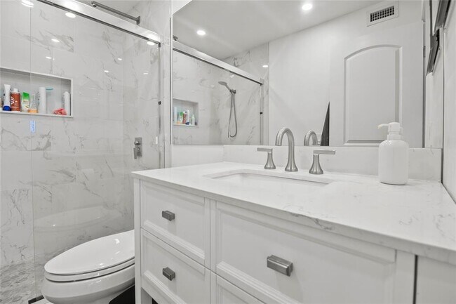 Foto del edificio - 2310 S Cypress Bend Dr