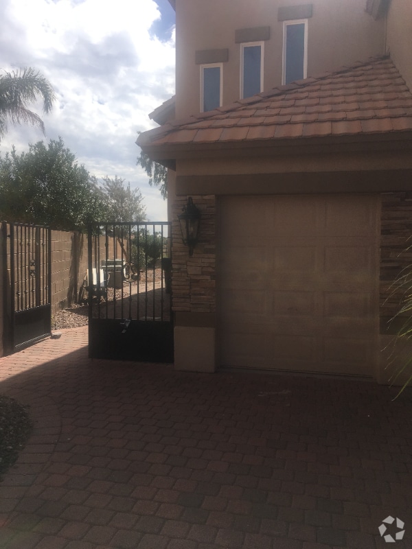 The Waters at Ocotillo Houses for Rent with a Garage Chandler, AZ 1