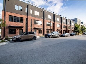 Building Photo - 537 E 19th St