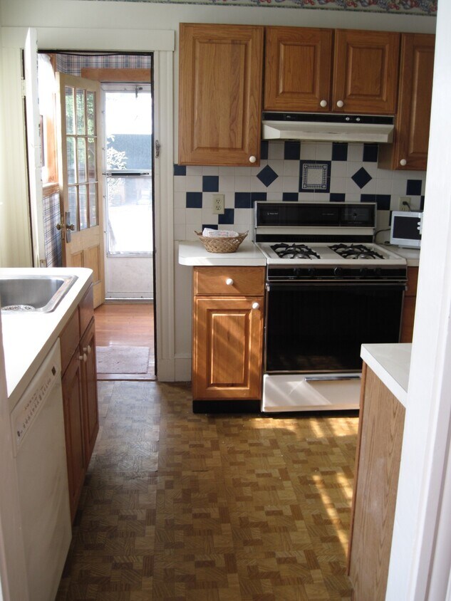 Primary Photo - 17 Elmira St
