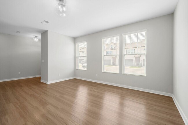 Foto del edificio - Brand New Construction Luxury Townhome in Pineville