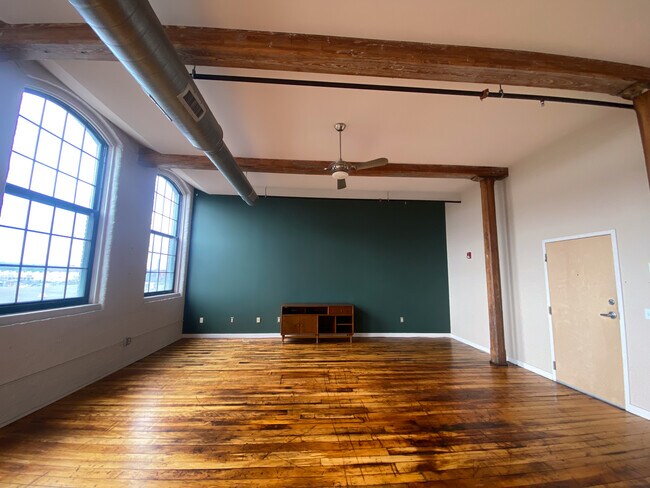 Building Photo - 28 Bayley St