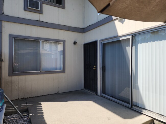 Building Photo - 745 S Lark Ellen Ave