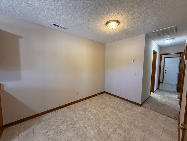 Building Photo - 102 Pete Jones Dr