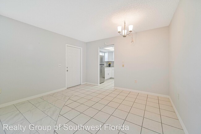 Building Photo - 2 br, 2 bath House - 4920 Vincennes Ct #103