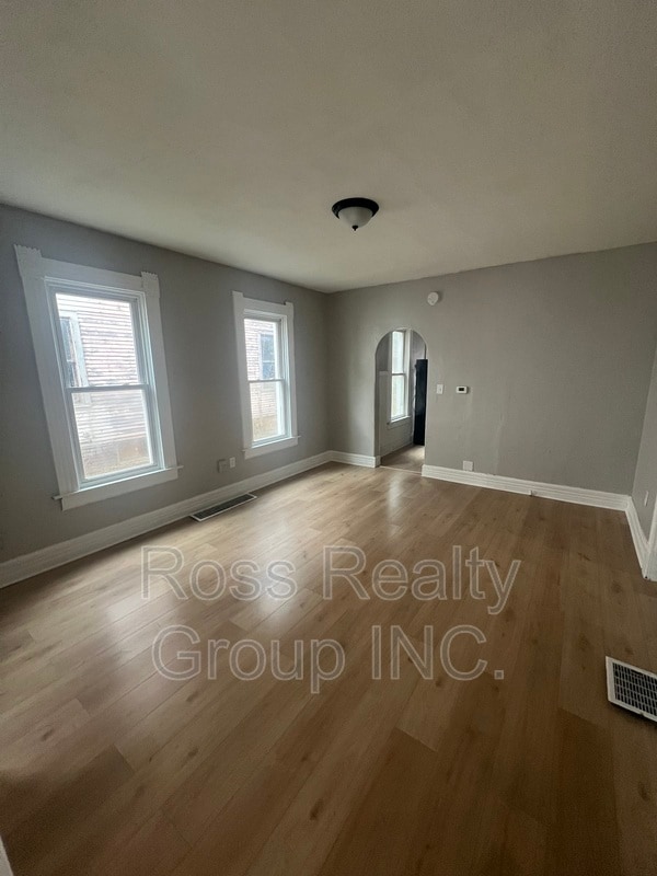 Building Photo - 1121 Delence St