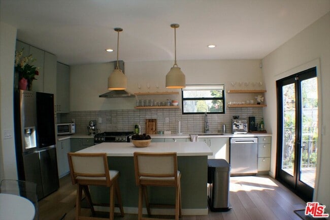 Building Photo - 8587 Rugby Dr