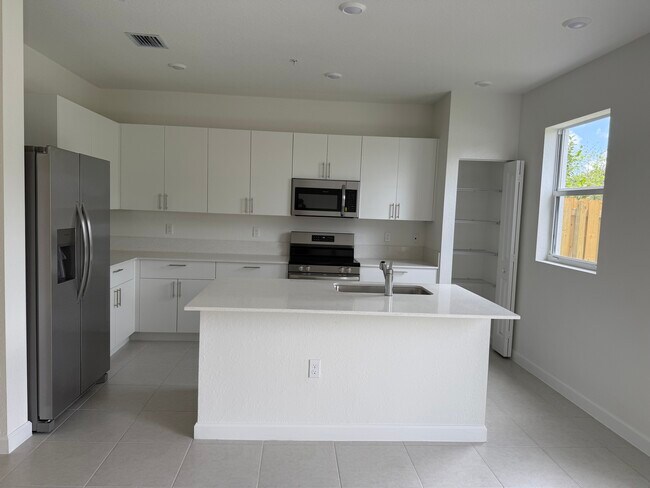 Foto del edificio - 18406 SW 2nd St