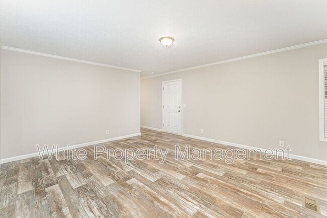 Foto del edificio - 1335 Oak Breeze Dr