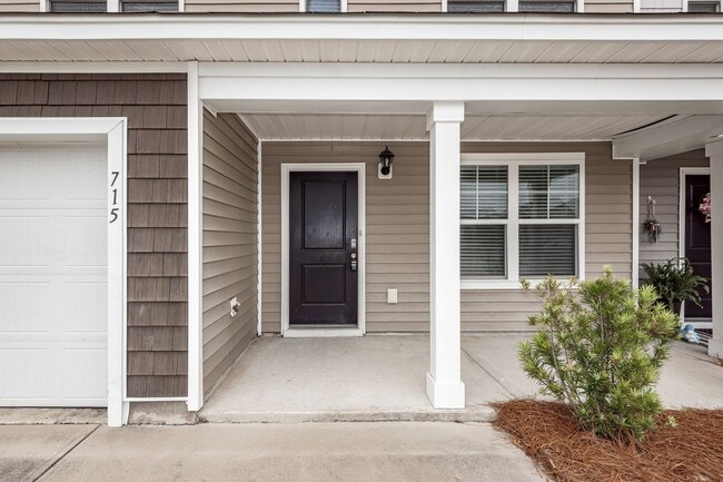 Building Photo - 715 Hilchot Dr