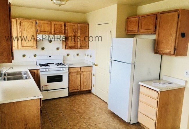Foto del edificio - West Valley 6 bed 3 bath home