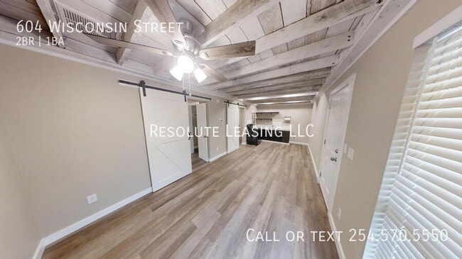 Building Photo - 604 Wisconsin St