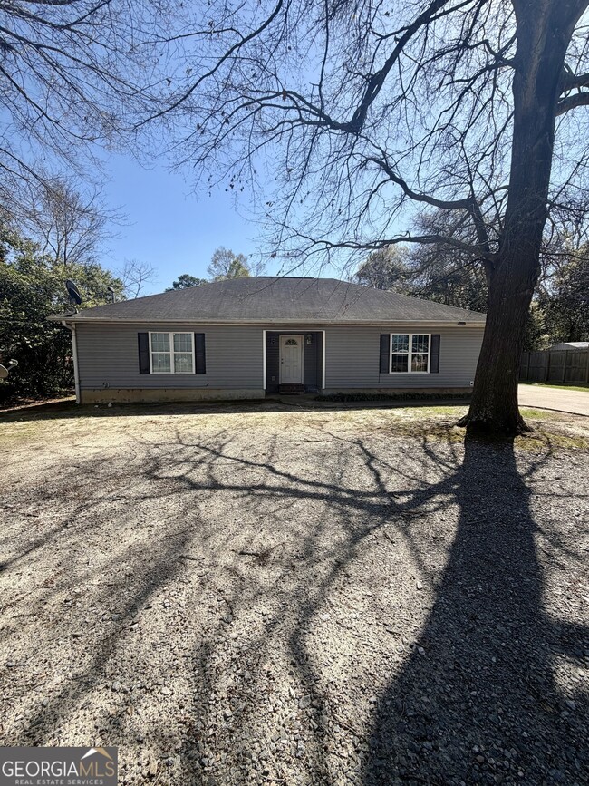 Building Photo - 806 E Church St