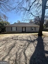 Building Photo - 806 E Church St