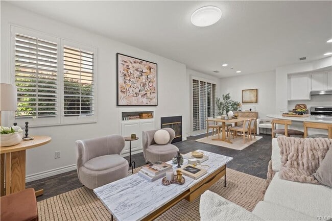 Building Photo - RECENTLY RENOVATED 3 BED, 3 BATH CONDO! $4,500 (OAK CREEK-IRVINE)