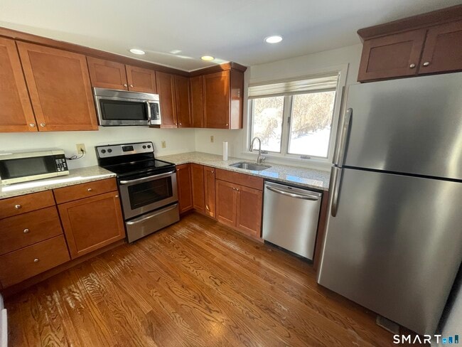 Building Photo - 113 Kings Hwy N