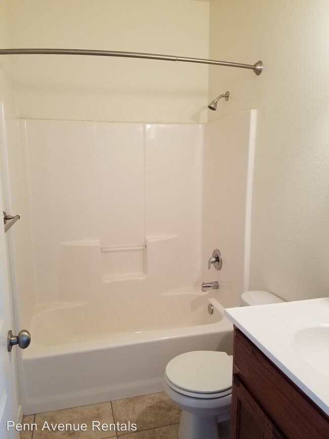 Building Photo - 2 br, 2 bath House - 2013 Huber
