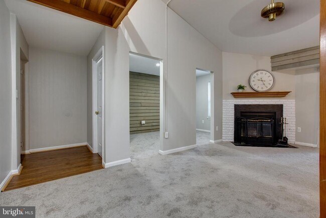 Foto del edificio - 206 Spring Maiden Ct