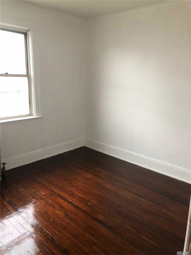 Foto del edificio - 150-28 116th Ave