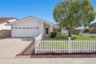 Building Photo - 8822 Bellshire Dr