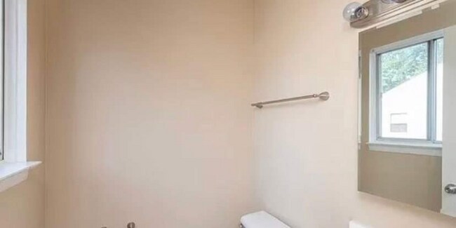 Foto del edificio - 313 Farnstead Dr