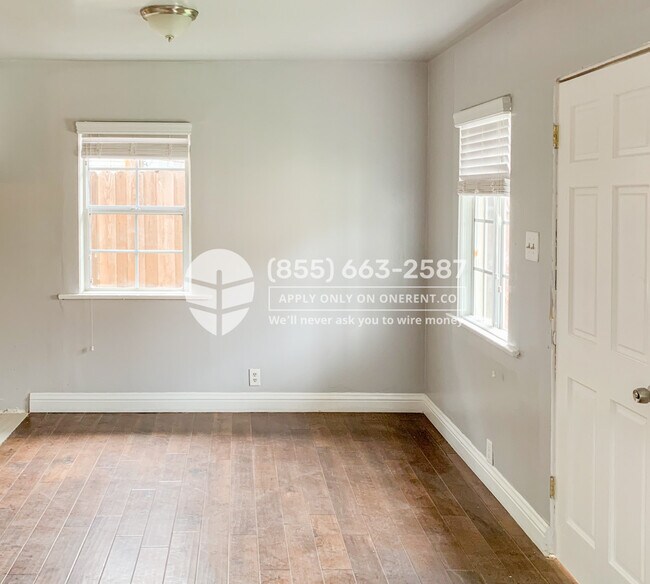 Building Photo - 209 E Hazel St