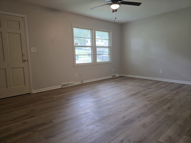 Foto del edificio - 2804 Brett Rd NW