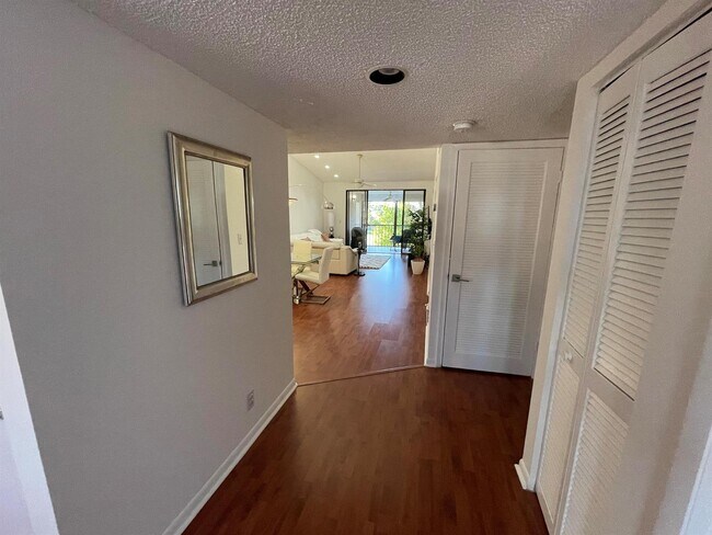 Foto del edificio - 7473 Glendevon Ln