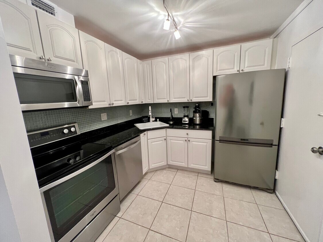Photo - 2821 NE 163rd St (Miami, FL)
