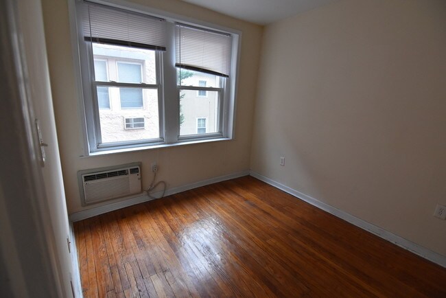 Foto del edificio - 3412 Spring Garden St